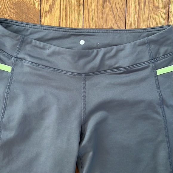 Lululemon pants size 4 - Picture 2 of 4